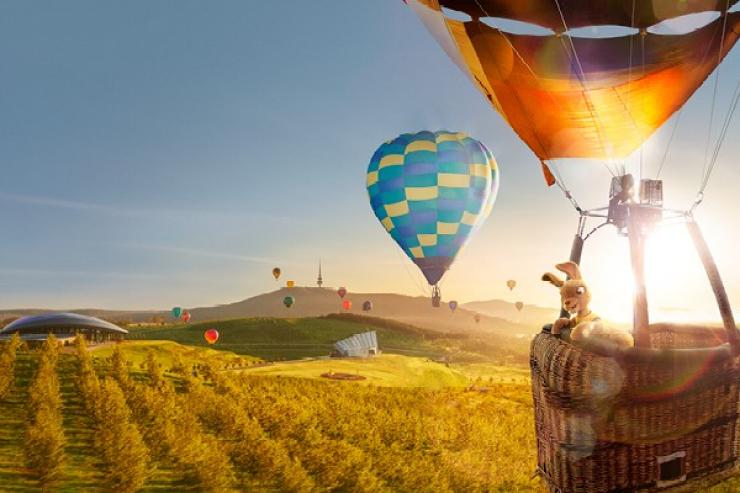 Ruby balloon ride, ACT © Tourism Australia