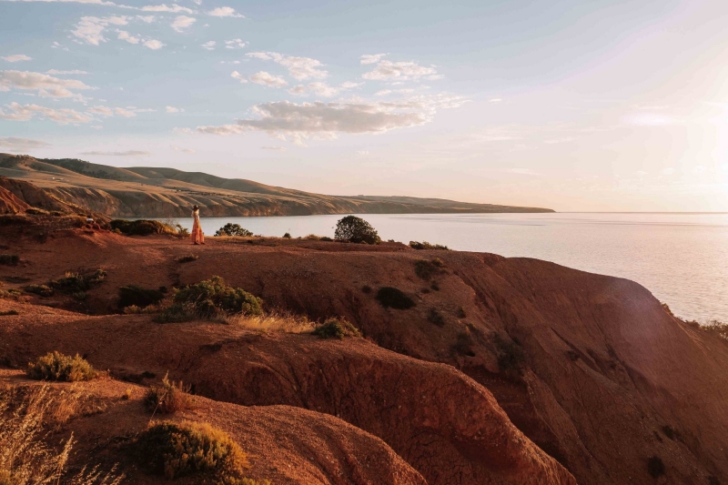 A woman stands on the cliffs of Sellicks Beach in Onkaparinga, South Australia © Tourism Australia