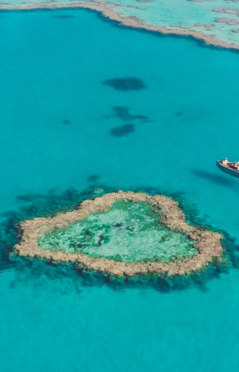 Heart Reef, Whitsundays, Queensland © Tourism and Events Queensland/Ashleigh Clarke