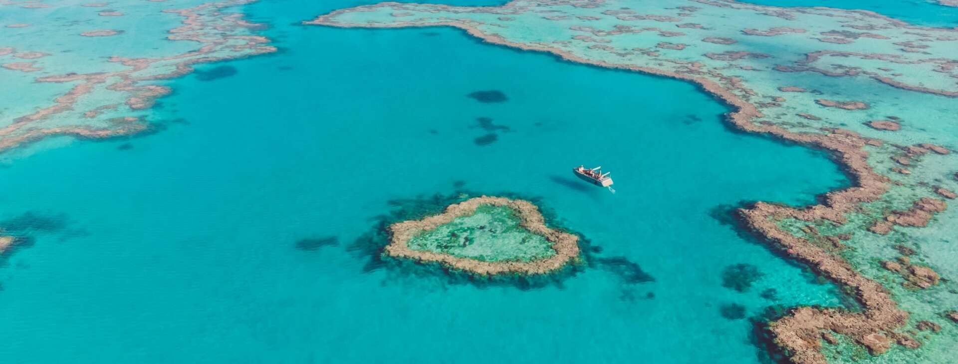 Heart Reef, Whitsundays, Queensland © Tourism and Events Queensland/Ashleigh Clarke