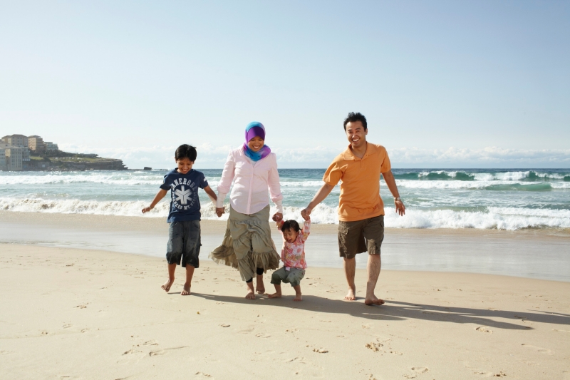 Family walking hand-in-hand along Bondi Beach, Sydney, New South Wales © Tourism Australia