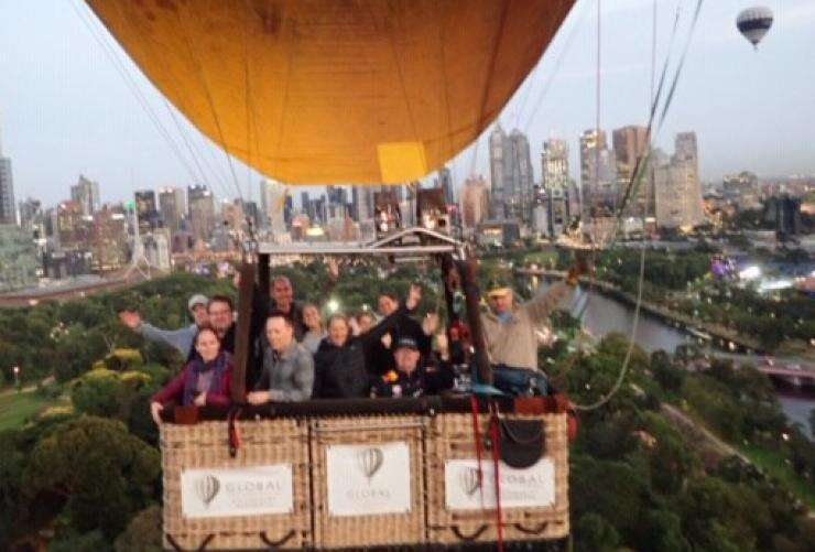 Canadian journalists- hot air balloon, Australia - Copyright © Tourism Australia 