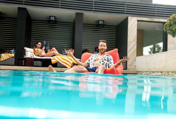 Hamish Blake and Zoe Foster-Blake © Tourism Australia