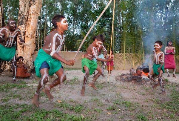 Mandingalbay Yidinji Deadly Dinner © Tourism Australia