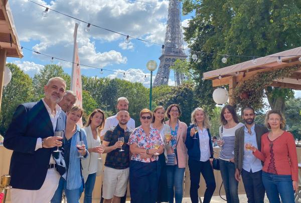 Learning about the Great Barrier Reef in France © Tourism Australia