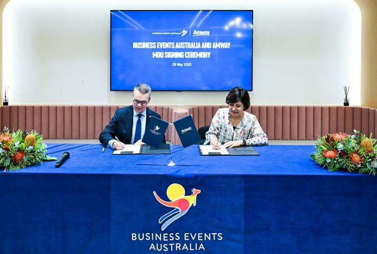 Tourism Australia and Amway sign Memorandum of Understanding © Tourism Australia Tourism Australia and Amway sign Memorandum of Understanding © Tourism Australia