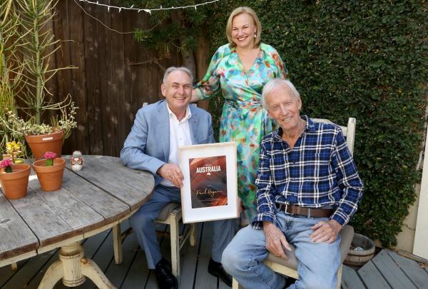 Minister Don Farrell, Phillipa Harrison and Paul Hogan, Australia Marketplace 2022 © Tourism Australia