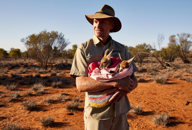 Chris “Brolga” Barns aka “Kangaroo Dundee”, Alice Springs, Northern © Tourism Australia Chris “Brolga” Barns aka “Kangaroo Dundee”, Alice Springs, Northern © Tourism Australia