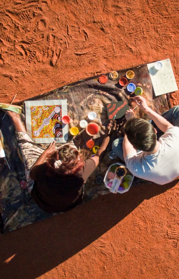 Maruku Arts, Uluru-Kata Tjuta National Park, Northern Territory © Tourism Australia