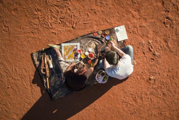Maruku Arts, Uluru-Kata Tjuta National Park, Northern Territory © Tourism Australia