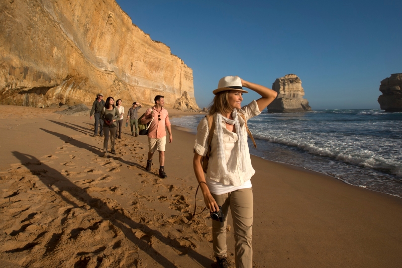 Twelve Apostles Lodge Walk, Great Ocean Road, Victoria © Tourism Australia
