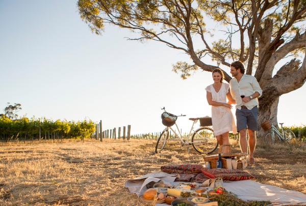 Couple enjoying a picnic at Jacobs Creek winery, Barossa Valley, South Australia © Tourism Australia